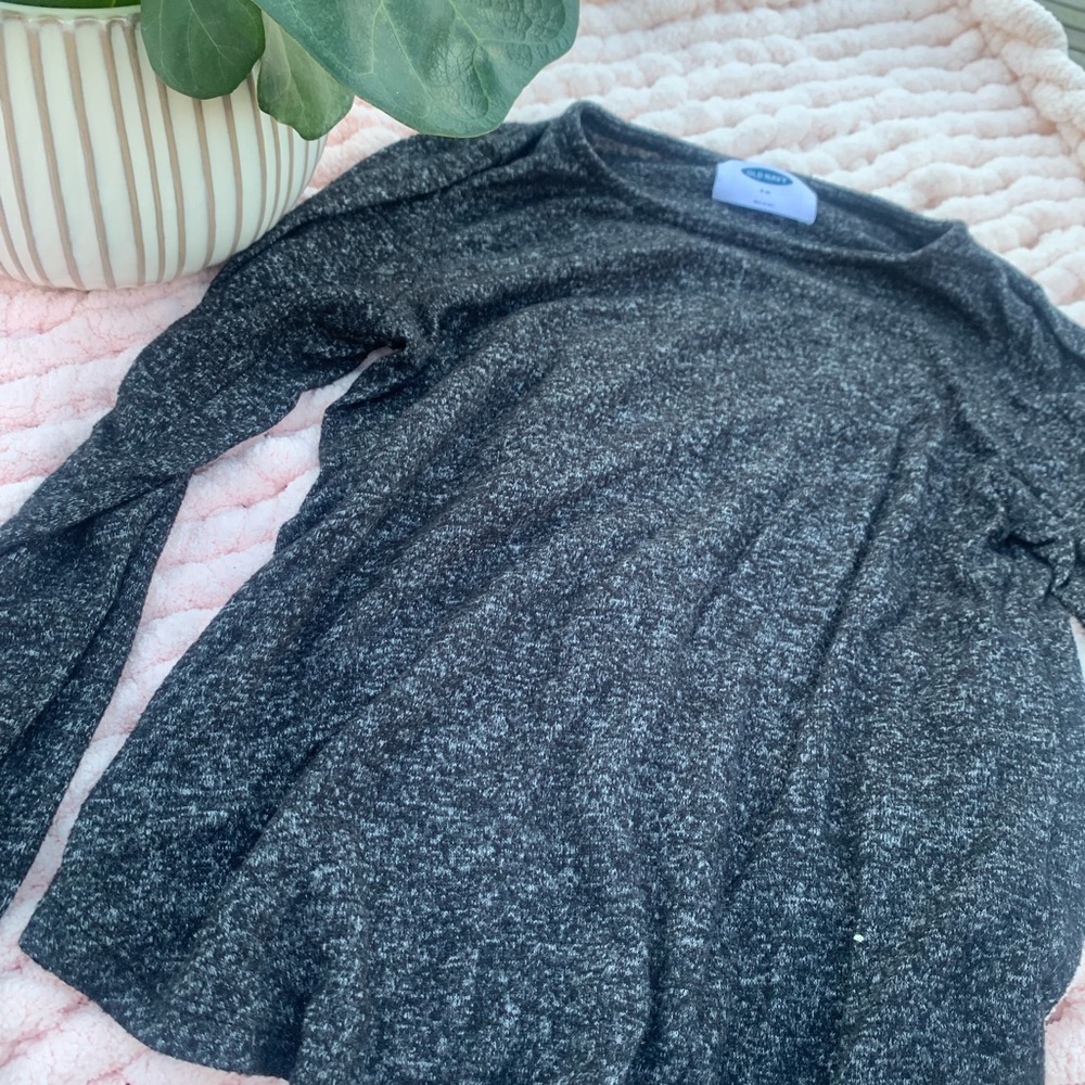 Old navy long sleeved black and white shirt